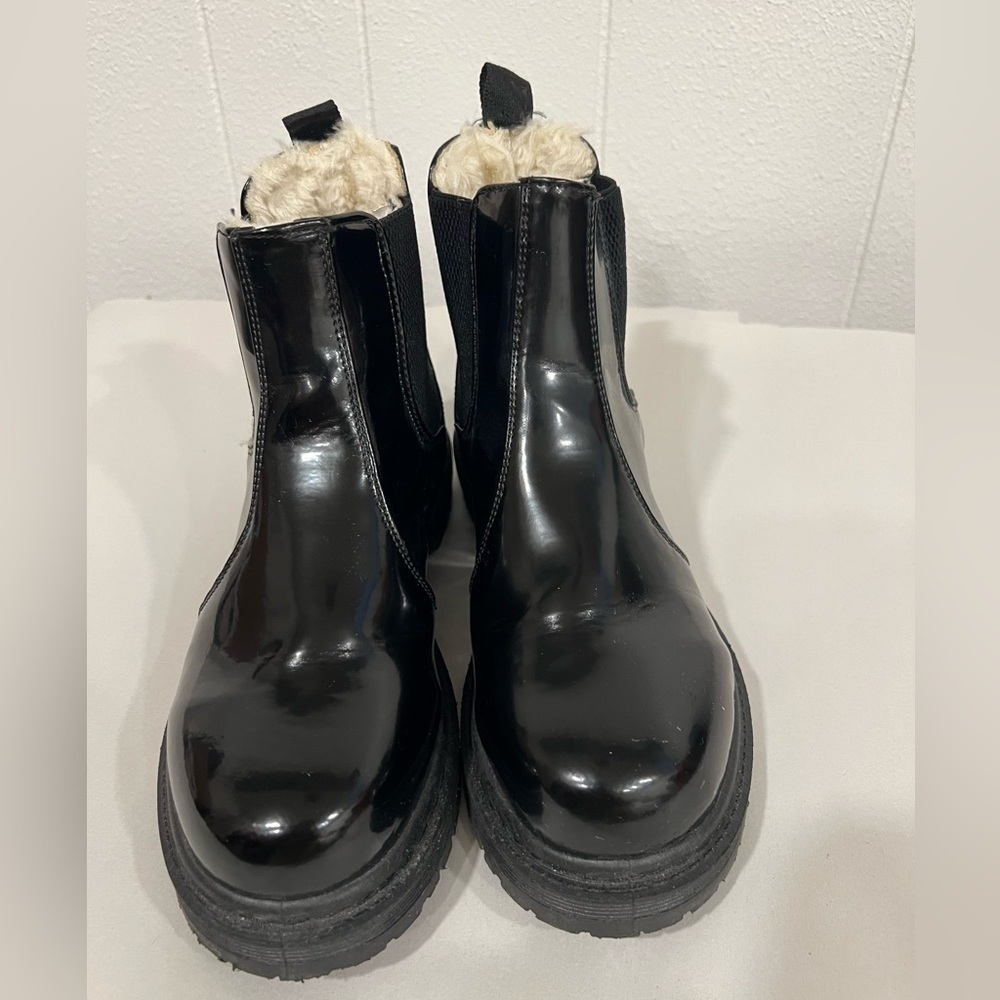 3/$25🎈Forever 21 Chelsea boots size 5.5